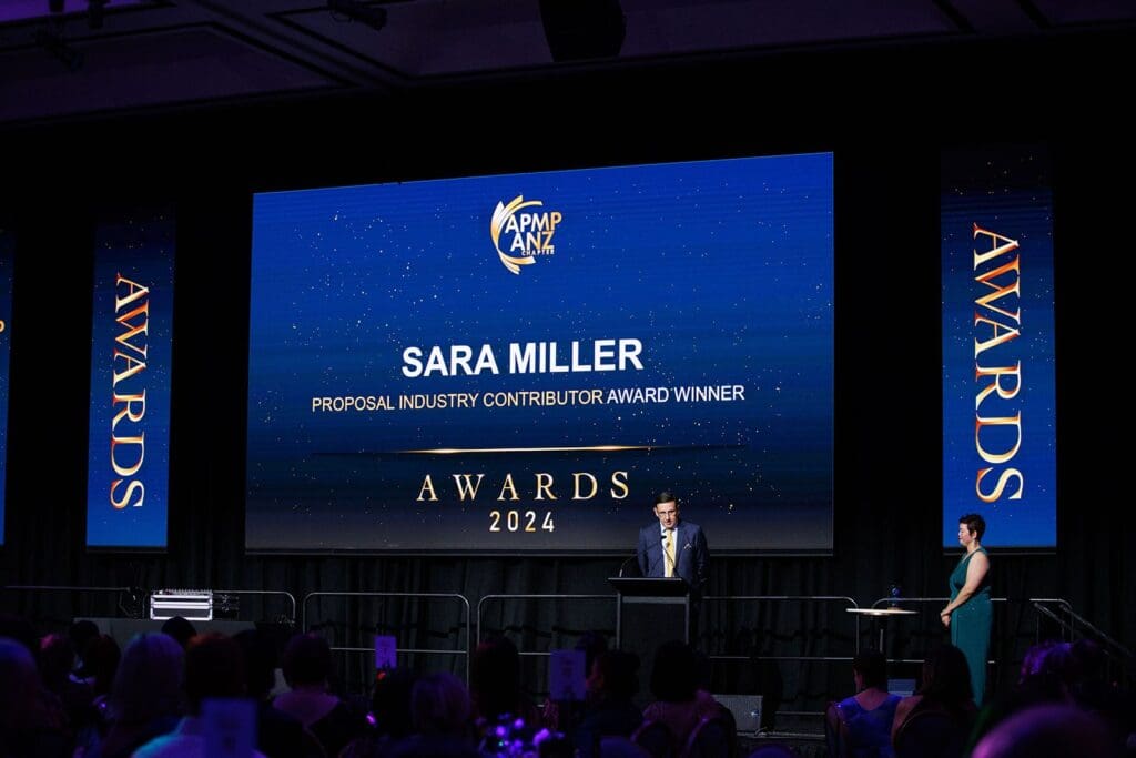 BidWrite CEO Nigel Dennis announcing Sara Miller as the winner of the APMP Proposal Industry Contributor Award